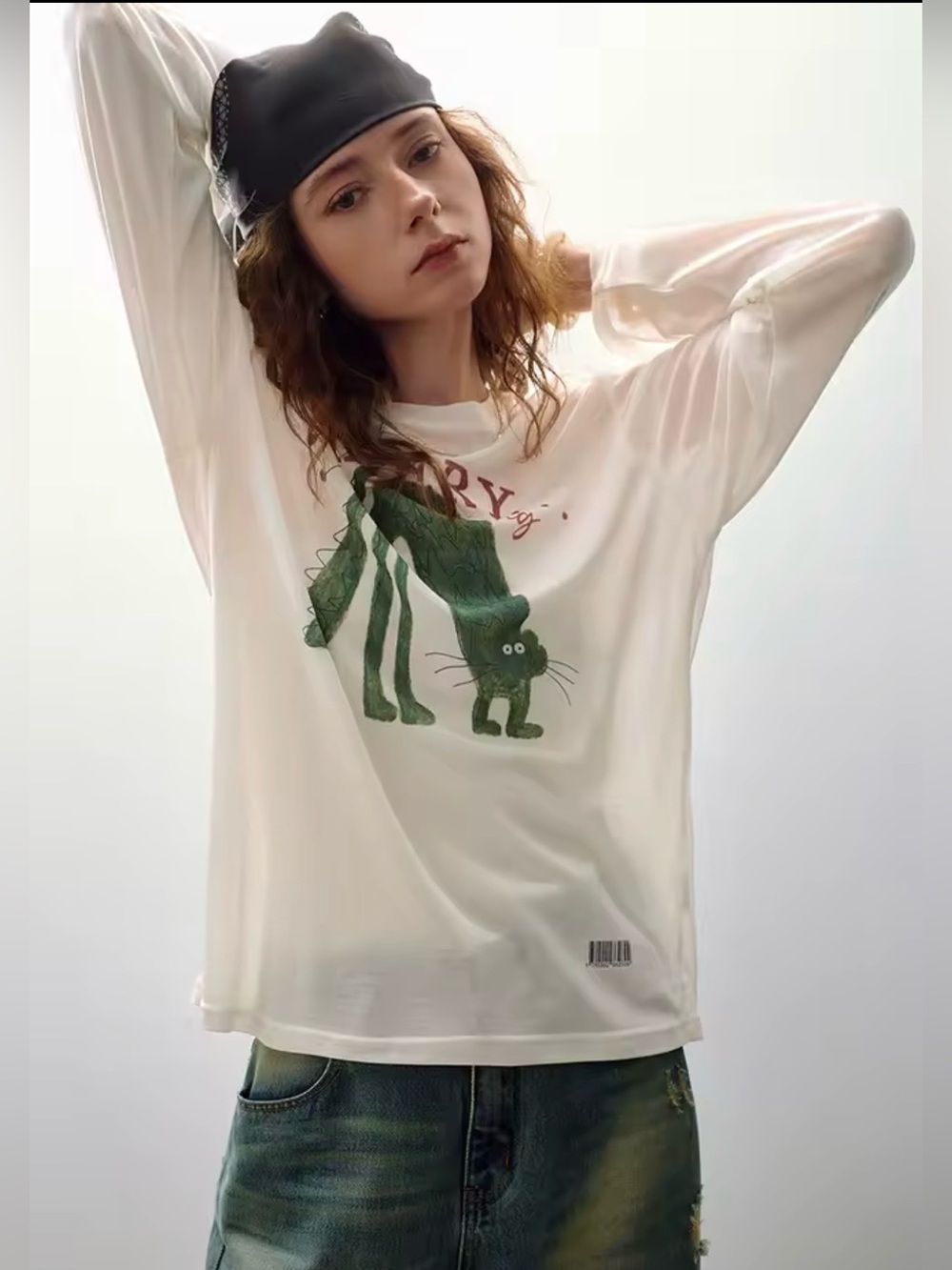 New White Long-Sleeve Graphic Tee with Green Cat and 'CHEERY' Script Sz. S
